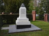 Kriegsgräberdenkmal an der Martinskirche